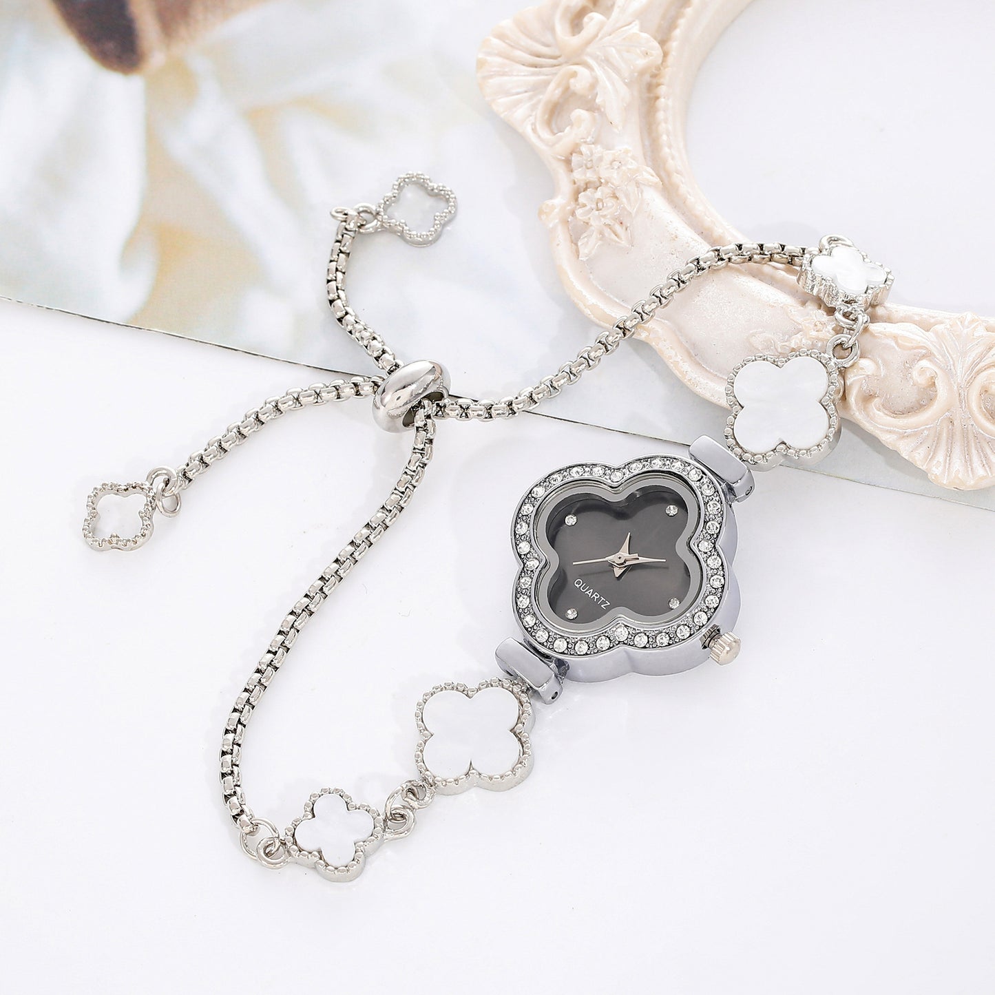 Elegant Four Leaf Clover Jewelry Buckle Quartz Women's Watches